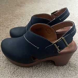 Women’s Size 7 b.o.c. by Born Cecilia Navy Nubuck Blue Clogs-Brand New